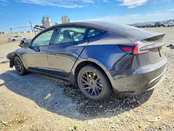 5YJ3E1EA8RF738424 2024 TESLA MODEL 3 - Image 2