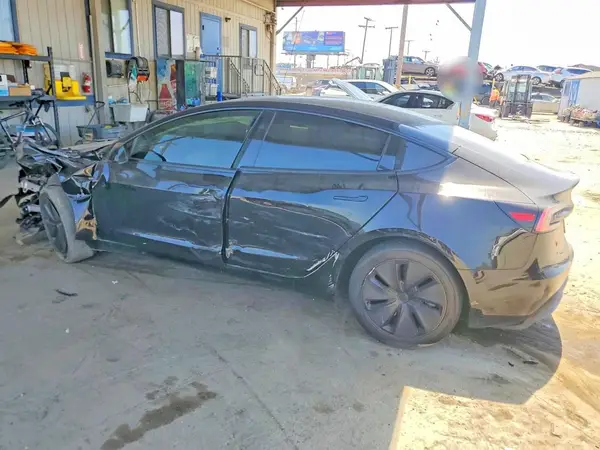 5YJ3E1EA8RF746121 2024 TESLA MODEL 3 - Image 2