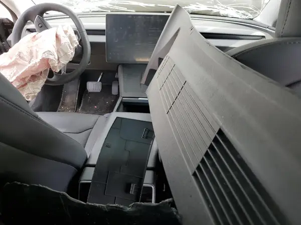 5YJ3E1EA8RF770614 2024 TESLA MODEL 3 - Image 8