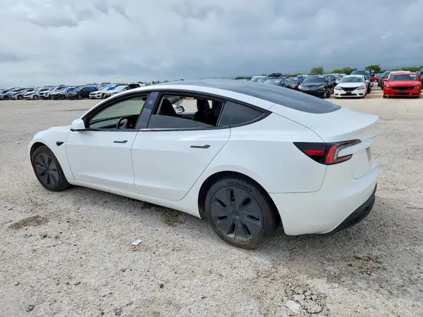 5YJ3E1EA8RF772735 2024 TESLA MODEL 3 - Image 2