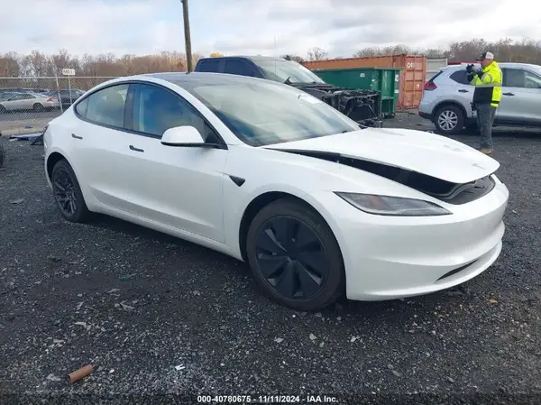 5YJ3E1EA8RF786196 2024 TESLA MODEL 3 - Image 1