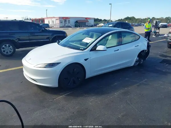 5YJ3E1EA8RF794203 2024 TESLA MODEL 3 - Image 2