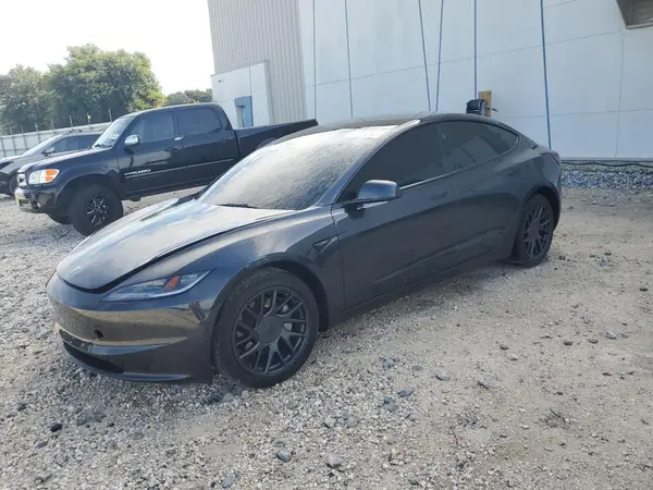 5YJ3E1EA8RF825496 2024 TESLA MODEL 3 - Image 1