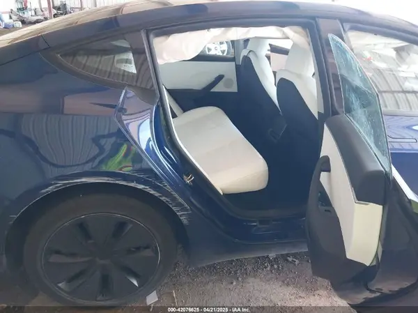 5YJ3E1EA8RF833727 2024 TESLA MODEL 3 - Image 8