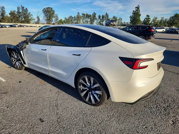 5YJ3E1EA8RF847529 2024 TESLA MODEL 3 - Image 2