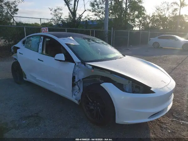 5YJ3E1EA8RF848616 2024 TESLA MODEL 3 - Image 1