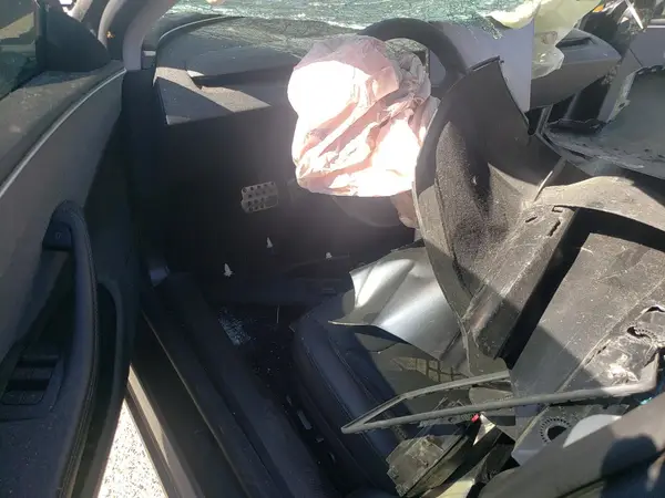 5YJ3E1EA8RF855629 2024 TESLA MODEL 3 - Image 8