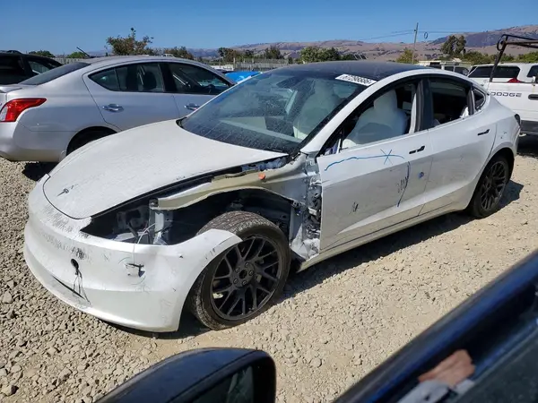 5YJ3E1EA8RF866632 2024 TESLA MODEL 3 - Image 1