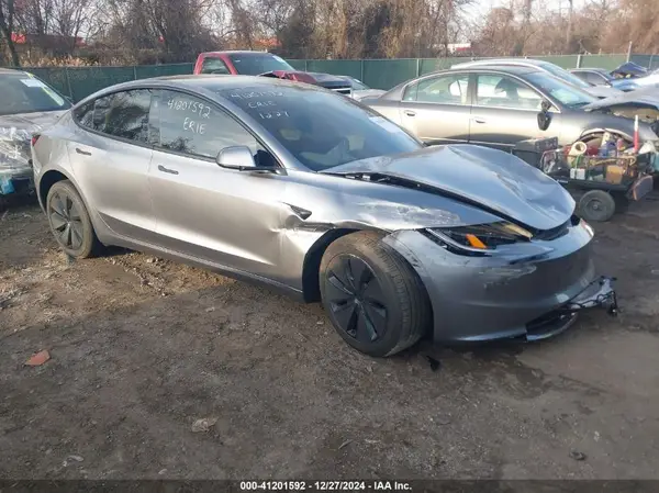 5YJ3E1EA8RF869143 2024 TESLA MODEL 3 - Image 1