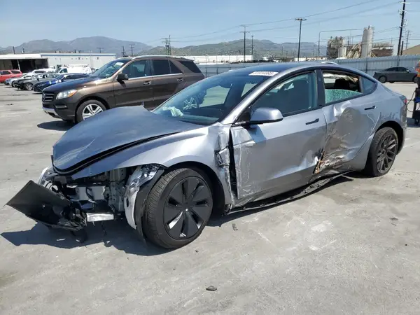 5YJ3E1EA8RF870082 2024 TESLA MODEL 3 - Image 1