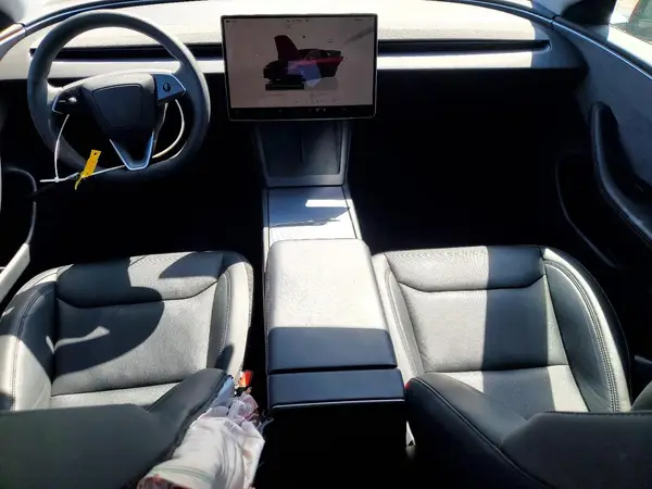 5YJ3E1EA8SF000693 2025 TESLA MODEL 3 - Image 8