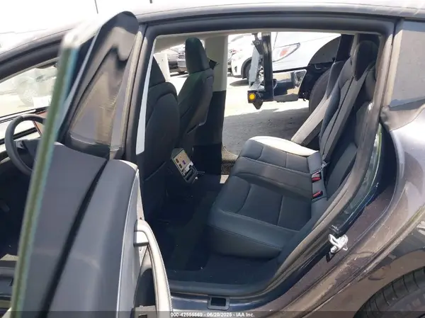5YJ3E1EA8SF007708 2025 TESLA MODEL 3 - Image 8