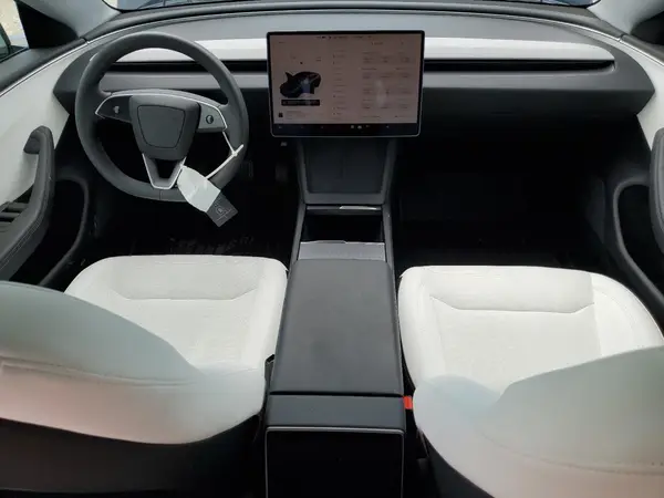 5YJ3E1EA8SF010642 2025 TESLA MODEL 3 - Image 8