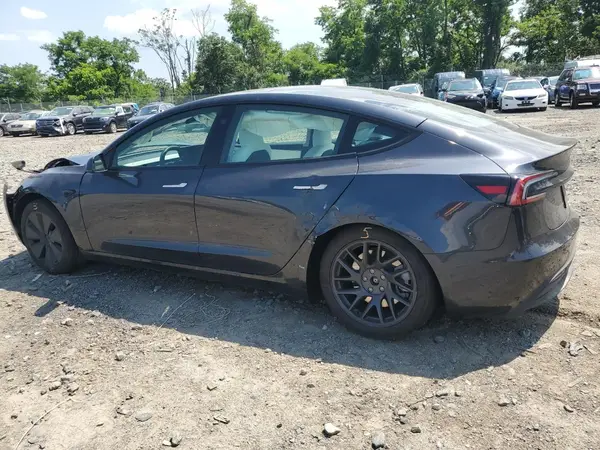 5YJ3E1EA8SF011810 2025 TESLA MODEL 3 - Image 2