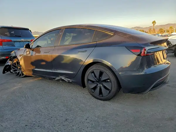 5YJ3E1EA8SF016604 2025 TESLA MODEL 3 - Image 2
