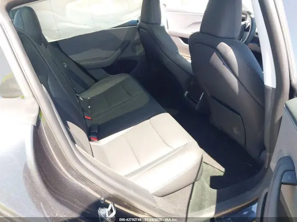 5YJ3E1EA8SF018305 2025 TESLA MODEL 3 - Image 8