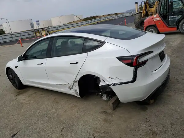 5YJ3E1EA8SF022189 2025 TESLA MODEL 3 - Image 2