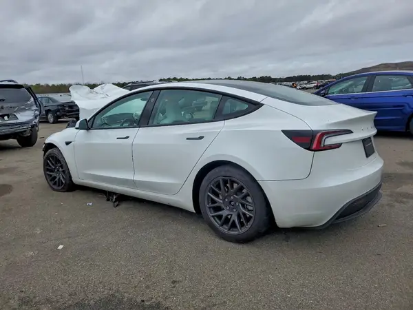 5YJ3E1EA8SF026212 2025 TESLA MODEL 3 - Image 2
