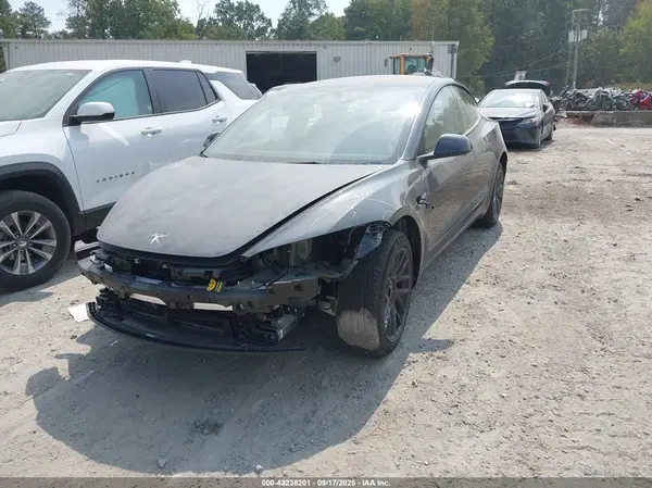 5YJ3E1EA8SF029756 2025 TESLA MODEL 3 - Image 2