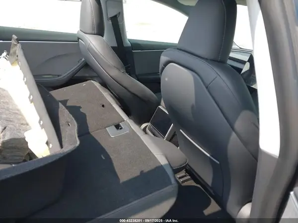 5YJ3E1EA8SF029756 2025 TESLA MODEL 3 - Image 8