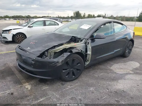 5YJ3E1EA8SF030941 2025 TESLA MODEL 3 - Image 2
