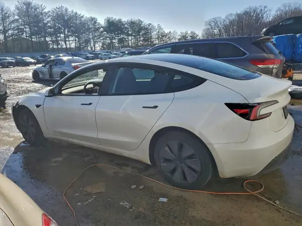 5YJ3E1EA8SF031376 2025 TESLA MODEL 3 - Image 2