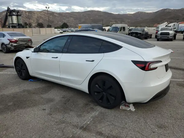 5YJ3E1EA8SF031832 2025 TESLA MODEL 3 - Image 2