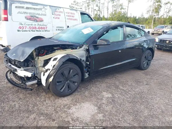 5YJ3E1EA8SF032401 2025 TESLA MODEL 3 - Image 2