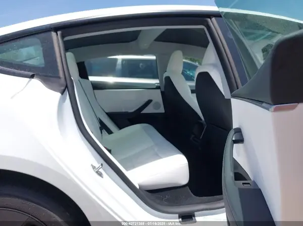 5YJ3E1EA8SF032494 2025 TESLA MODEL 3 - Image 8