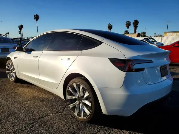5YJ3E1EA8SF033595 2025 TESLA MODEL 3 - Image 2