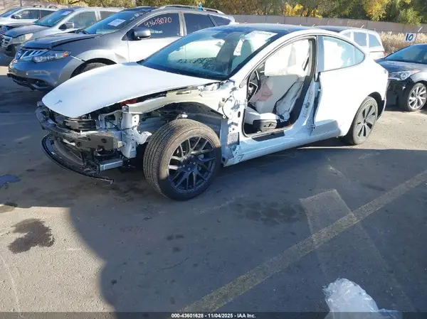 5YJ3E1EA8SF038456 2025 TESLA MODEL 3 - Image 2