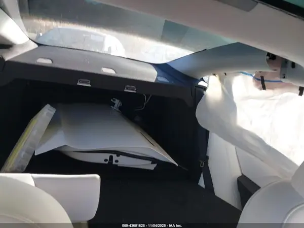 5YJ3E1EA8SF038456 2025 TESLA MODEL 3 - Image 8