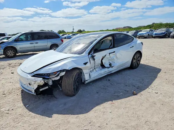 5YJ3E1EA8SF039977 2025 TESLA MODEL 3 - Image 1