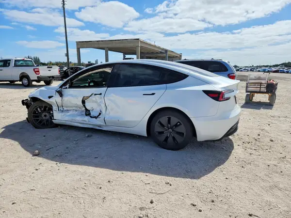 5YJ3E1EA8SF039977 2025 TESLA MODEL 3 - Image 2