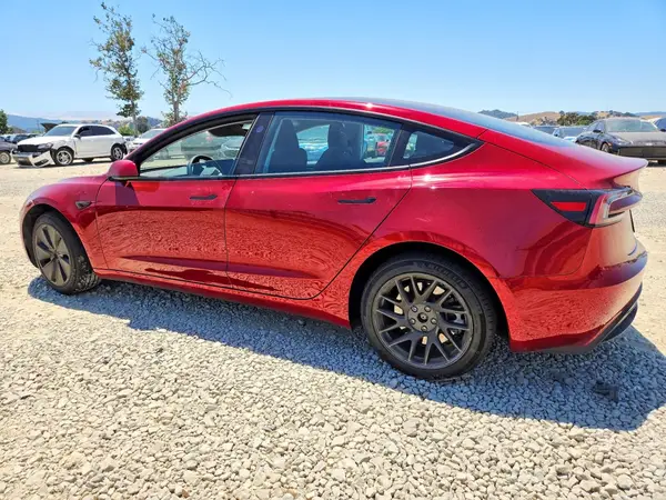 5YJ3E1EA8SF046444 2025 TESLA MODEL 3 - Image 2