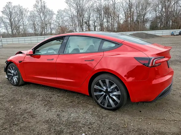 5YJ3E1EA8SF050901 2025 TESLA MODEL 3 - Image 2