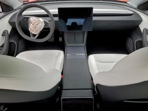 5YJ3E1EA8SF050901 2025 TESLA MODEL 3 - Image 8