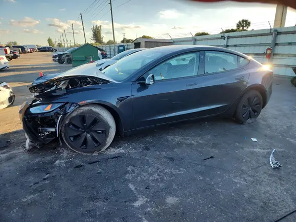 5YJ3E1EA8SF054382 2025 TESLA MODEL 3 - Image 1