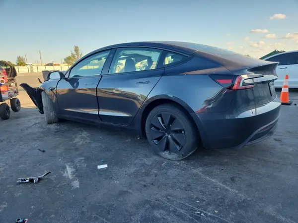 5YJ3E1EA8SF054382 2025 TESLA MODEL 3 - Image 2