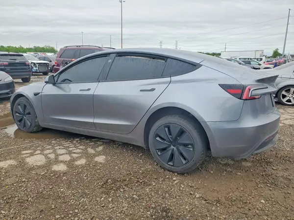 5YJ3E1EA8SF056374 2025 TESLA MODEL 3 - Image 2
