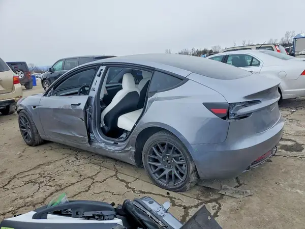5YJ3E1EA8SF063342 2025 TESLA MODEL 3 - Image 2