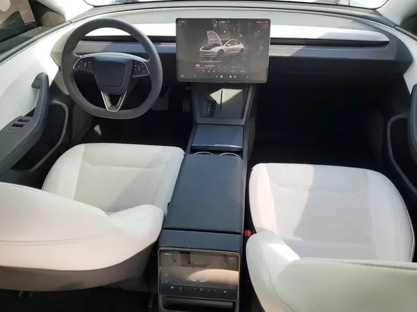 5YJ3E1EA8SF064622 2025 TESLA MODEL 3 - Image 8