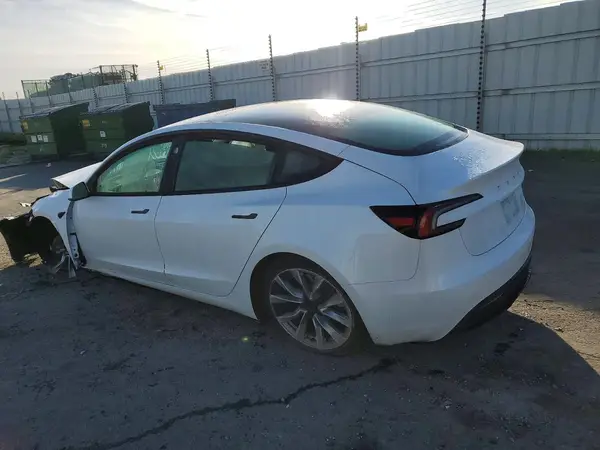 5YJ3E1EA8SF075460 2025 TESLA MODEL 3 - Image 2