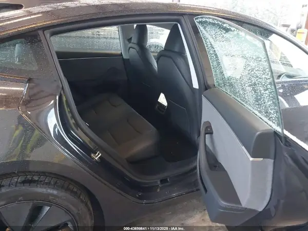 5YJ3E1EA8SF080819 2025 TESLA MODEL 3 - Image 8