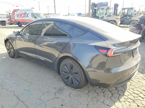 5YJ3E1EA8SF082702 2025 TESLA MODEL 3 - Image 2