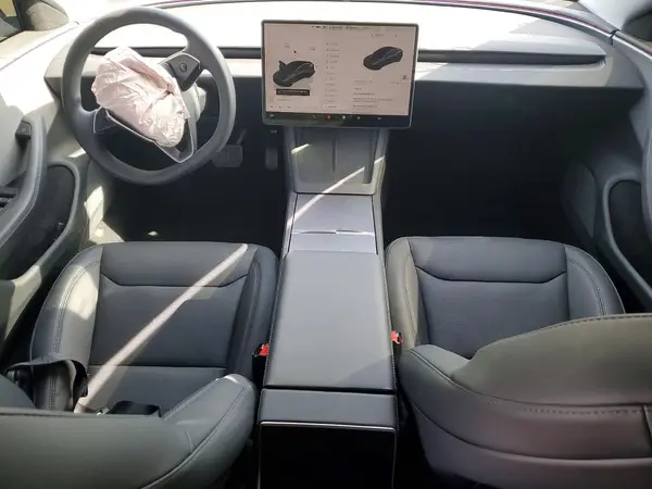 5YJ3E1EA8SF082702 2025 TESLA MODEL 3 - Image 8