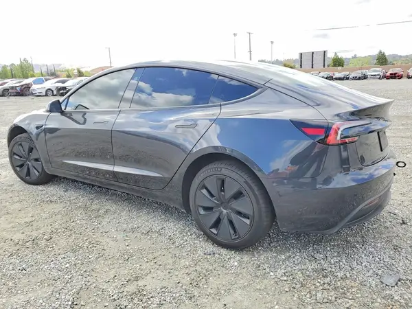 5YJ3E1EA8SF082991 2025 TESLA MODEL 3 - Image 2