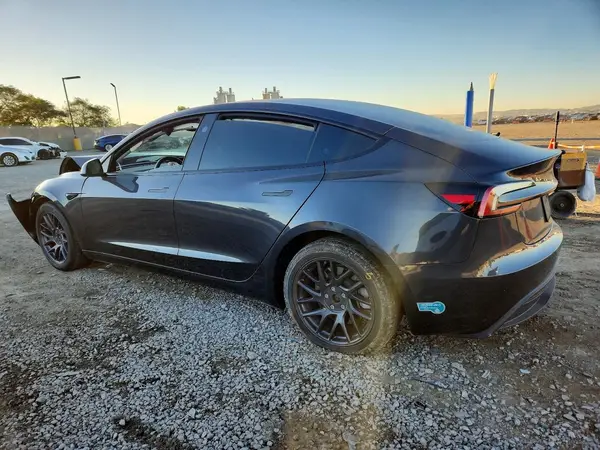 5YJ3E1EA8SF875577 2025 TESLA MODEL 3 - Image 2
