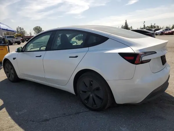 5YJ3E1EA8SF884263 2025 TESLA MODEL 3 - Image 2