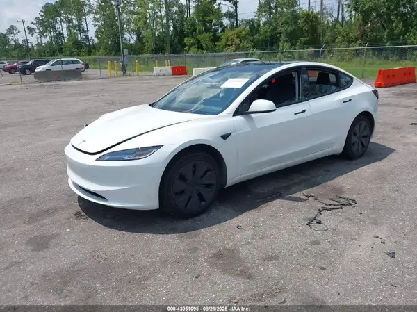5YJ3E1EA8SF897451 2025 TESLA MODEL 3 - Image 2